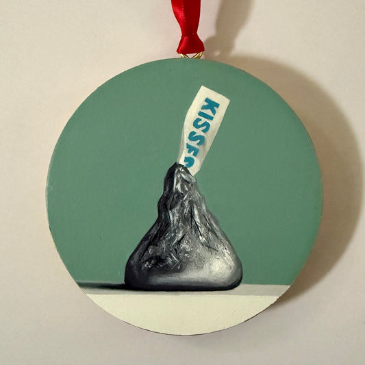 Kiss Ornament